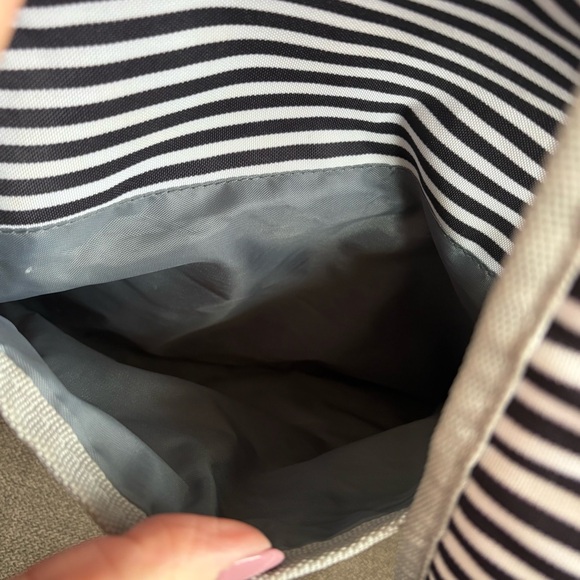 Sable Black & White Striped Backpack Diaper Bag. Excellent conditional INV25/478 - Picture 12 of 16